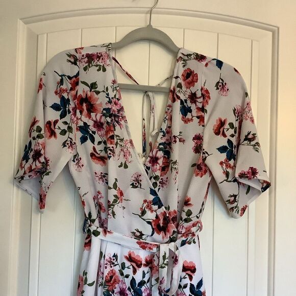New Francesca’s White Floral Romper 🌺🌼 - Picture 2 of 8